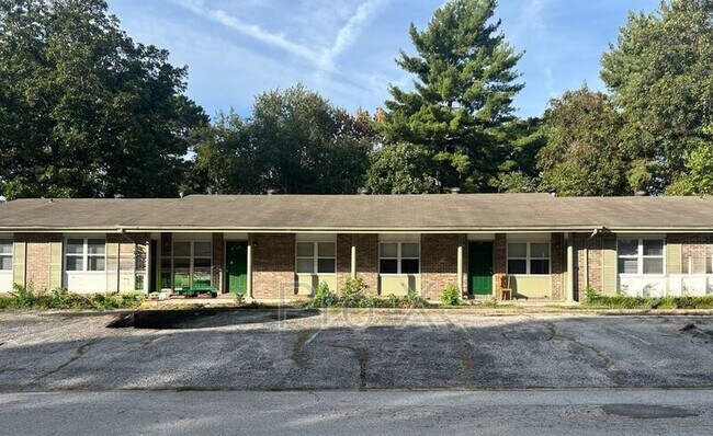 8825 Country Club Dr