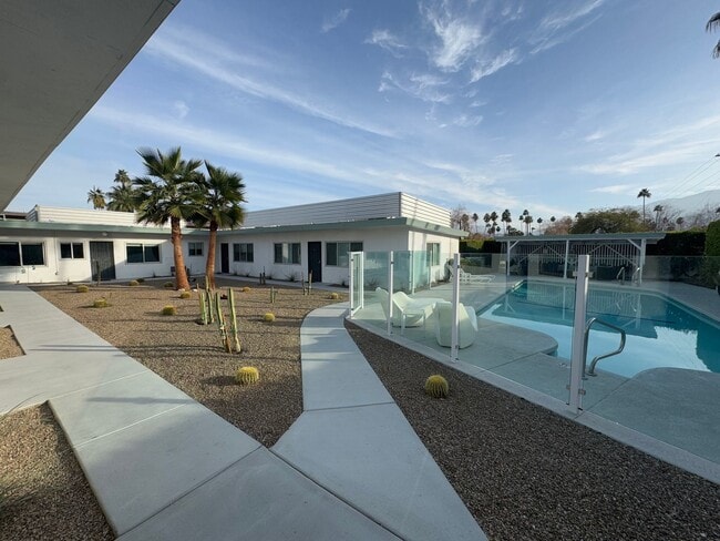 Building Photo - COMING SOON !! Studio Apartment in Palm Springs!! Unit 4