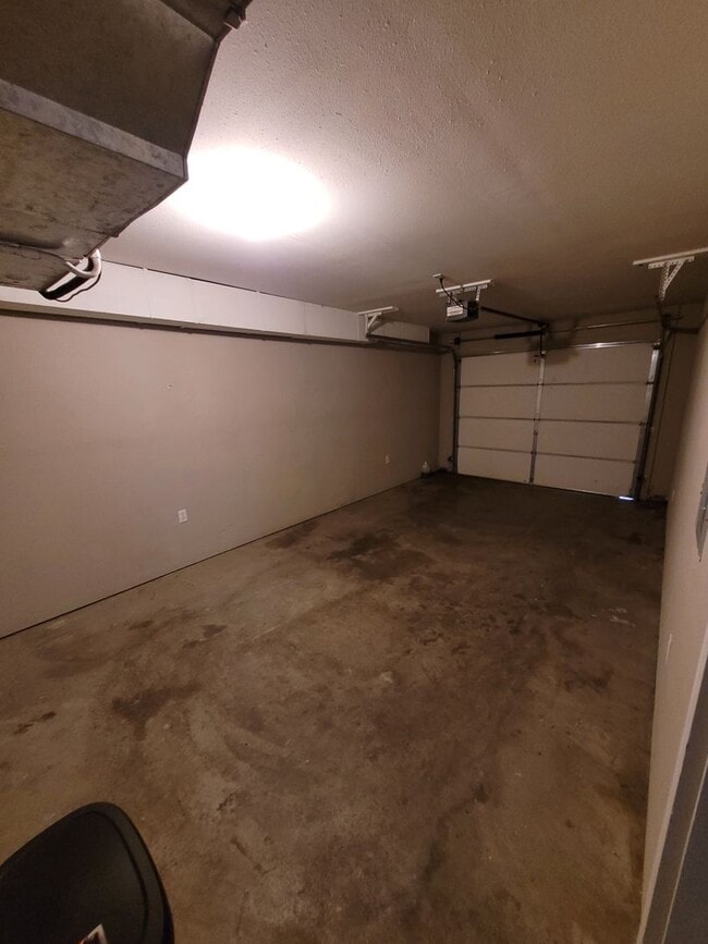 Building Photo - 416 Shade Tree Ln Unit 1