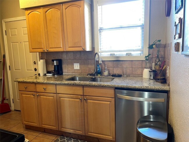 Photo - 1505 Rosewood St Unit A