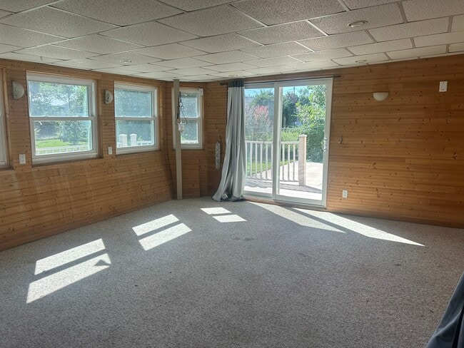 Photo - 709 15th St W