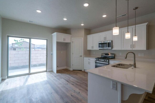 Photo - 527 N 550 W