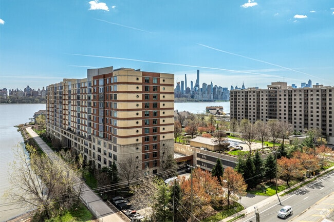 8100 River - The Watermark Apartments
