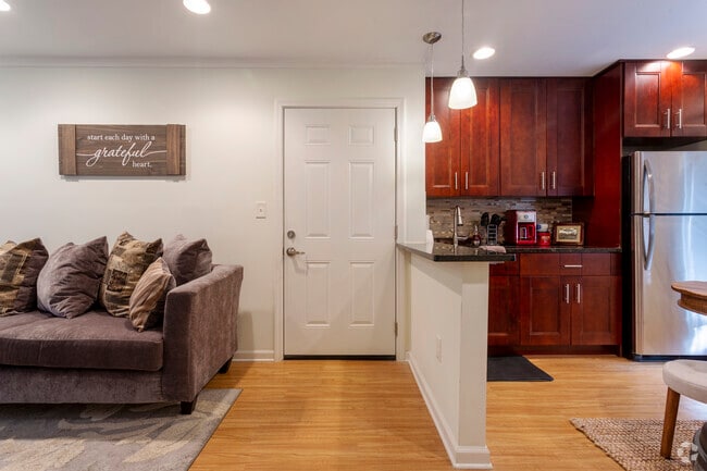 1HAB, 1BA - 620&nbsp;ft² - Collier Heights Apartments