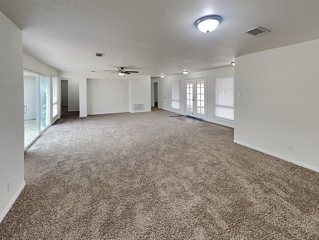 Photo - 2405 Avenue G