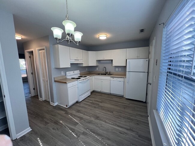 Photo - Great Location Just Off Broad St.