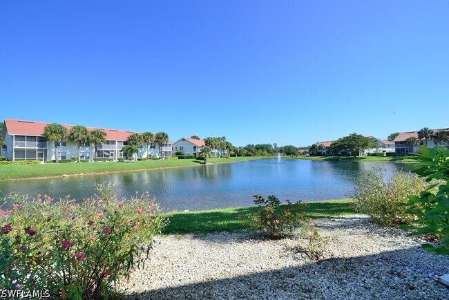 4960 Deerfield Way Unit E102