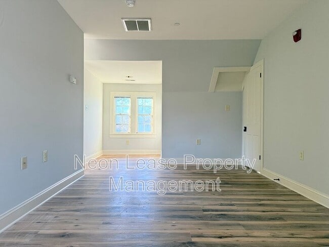 Photo - 139 NW Front St