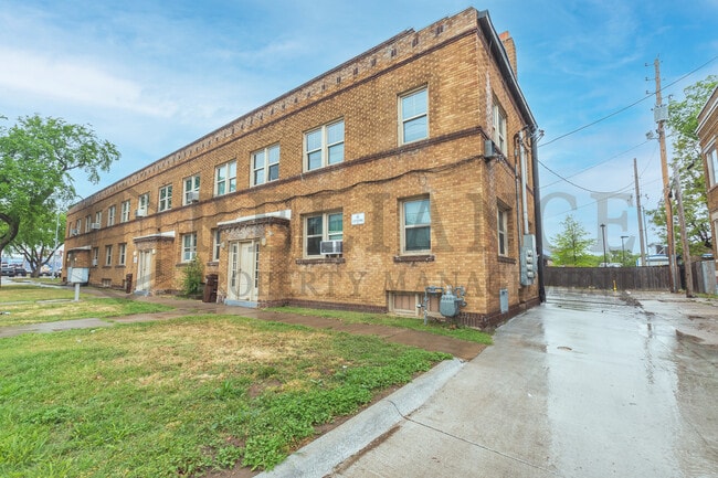 Photo - 310 E Pine St