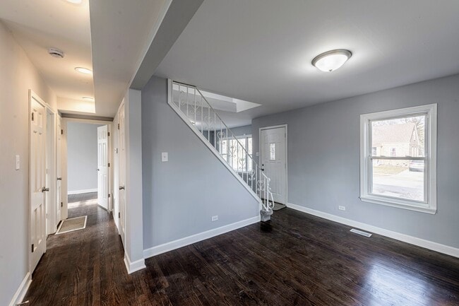 Photo - 237 E 143rd St