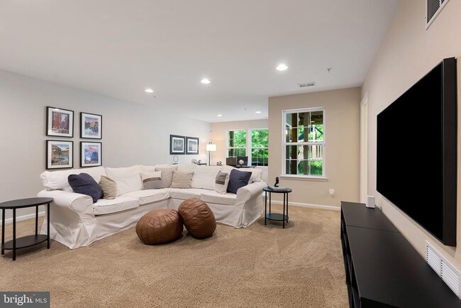 232 Mohegan Dr