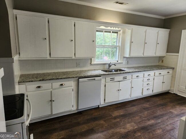 Photo - 11 S Elm St SW