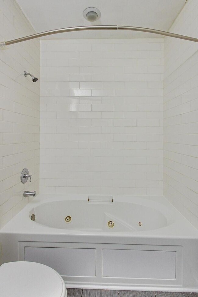 Photo - 820 W University Ln Condo Unit 1B