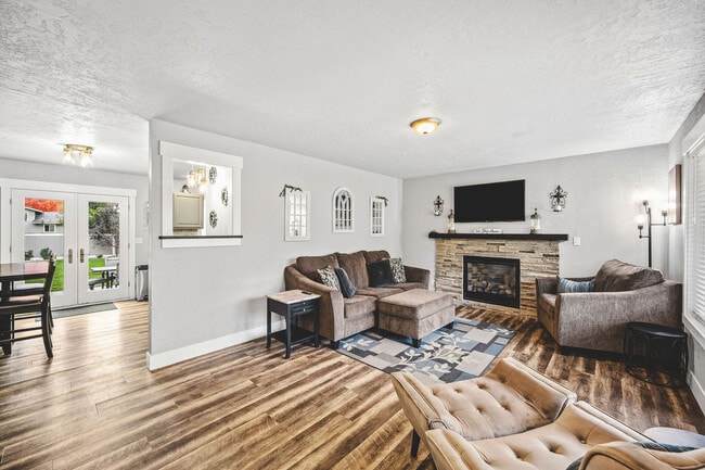 Photo - 11168 N Bartlett Ave
