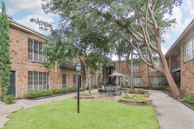 IN THE HEART OF UPTOWN HOUSTON - THE GALLE... - IN THE HEART OF UPTOWN HOUSTON - THE GALLE... Casa