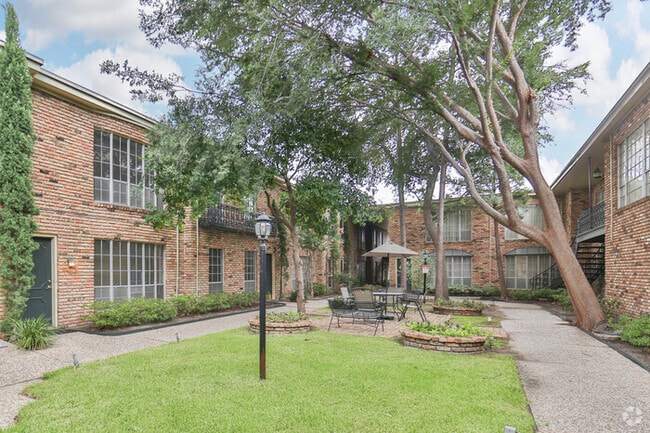 Building Photo - IN THE HEART OF UPTOWN HOUSTON - THE GALLE... Rental