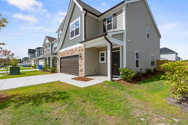 Photo - 837 Peony Ln