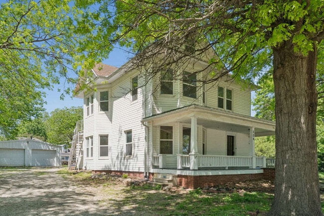 Photo - Welcome home to this stunning, light-filled rental that truly has it all! Featuring huge living s...