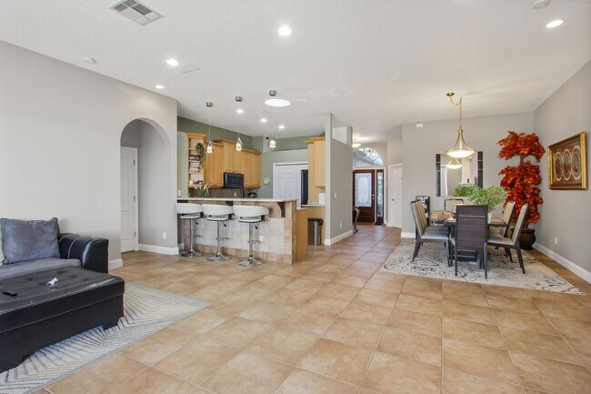 1120 Linkside Ct