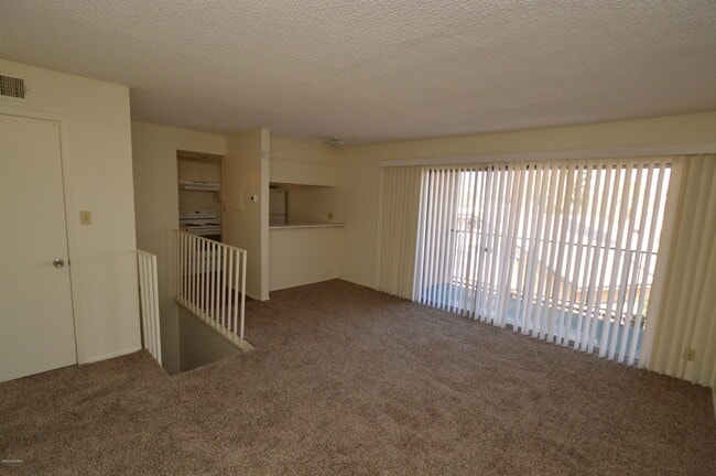 Photo - 1620 N Wilmot Rd Unidad B304
