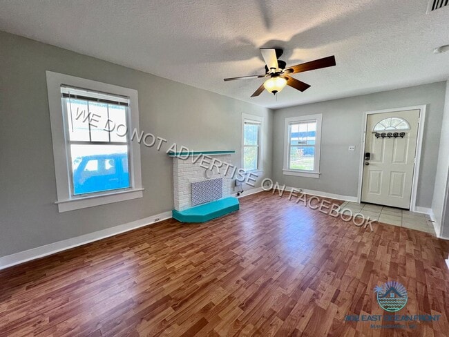 Photo - $200 OFF FIRST MONTH RENT - Lovely 2 bedroom / 1 bathroom home now available for rent!