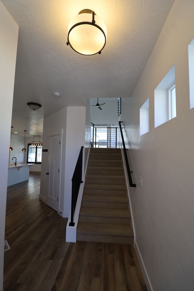 Photo - Upgraded Pet Friendly Lehi townhome
