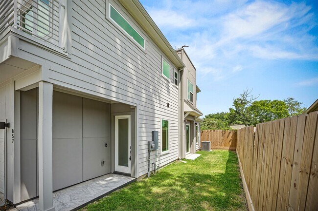 Photo - 855 Prosper St