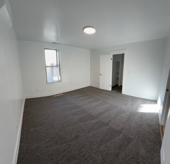 370 H St