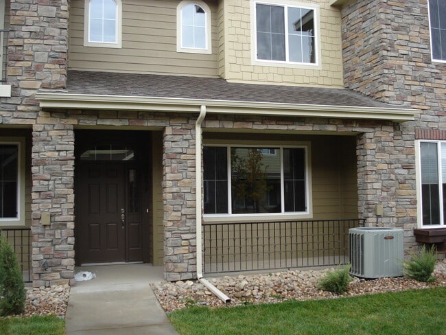 Building Photo - Immaculate Upscale Townhome in fantastic location in Arvada