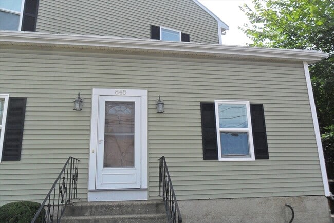 Building Photo - 848 Waverly St Unit 2