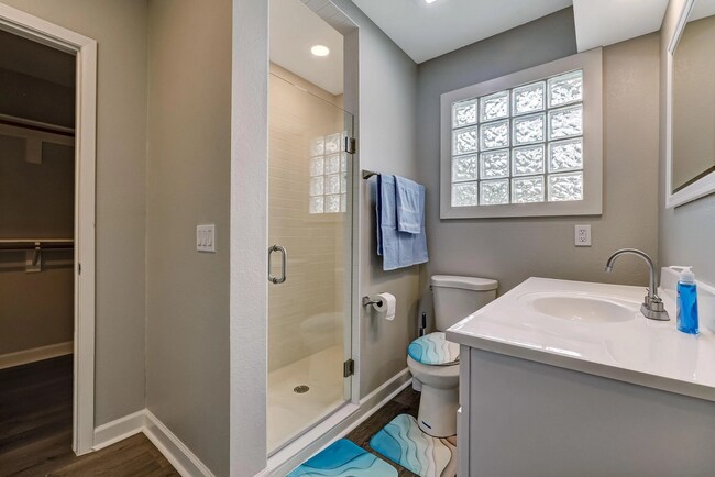 Photo - 6105 Duke Rd