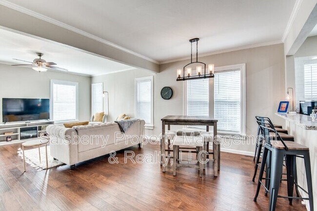 Photo - 3824 Collinwood Ave