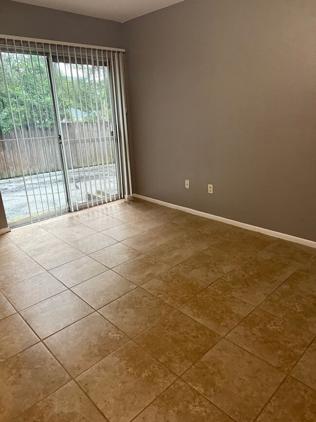 Photo - LEASE NOW AND ENJOY 50% OFF 2ND MONTH! 1 Bd/1 Ba near UF- Apartment for Rent