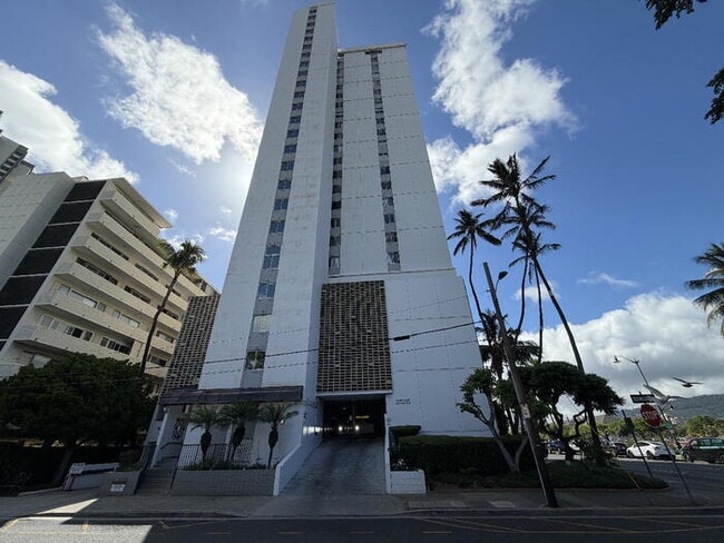 Building Photo - To register for the showing time, note the 4 digit code: 3802 and click "APPLY NOW."(mobile:orang...