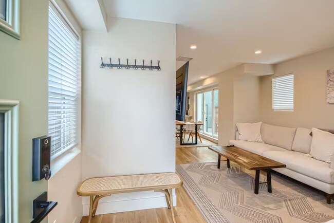 Photo - 1348 Zenobia St