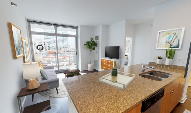 Photo - 755 S Clark St