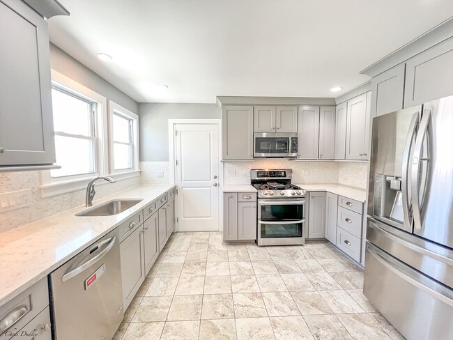 Building Photo - 35 Bowdoin St Unit 35 Rental