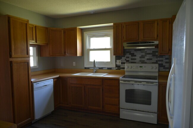Photo - 714 E Nance Dr
