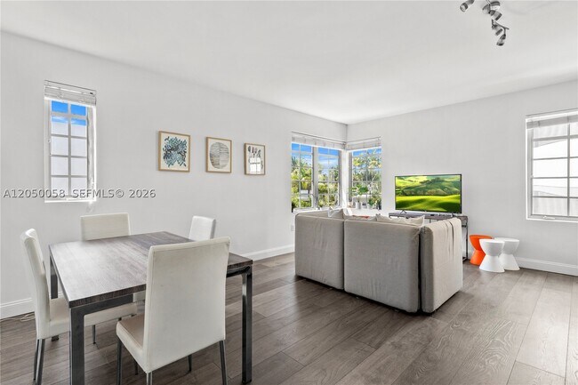 Photo - 435 21st St Unit 318