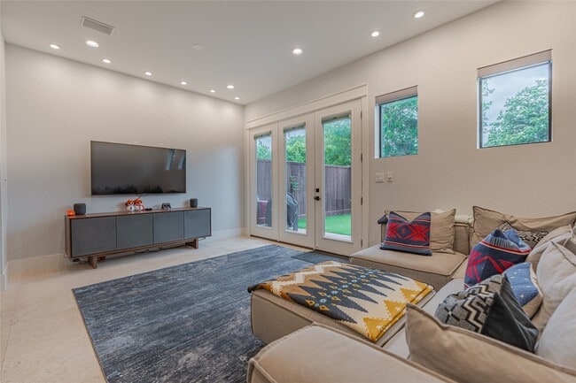 Building Photo - 406 Fenn St Rental