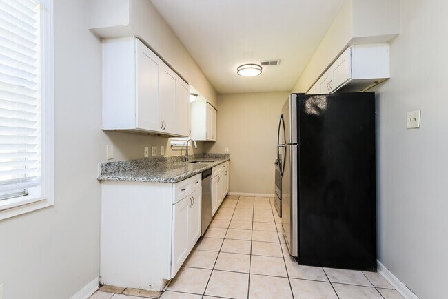 Photo - 807 Sulphur St