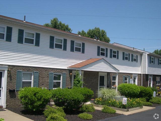 Colonial Club Apartments