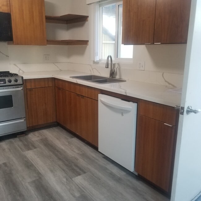 Building Photo - 14925 Larch Ave Unit 14925