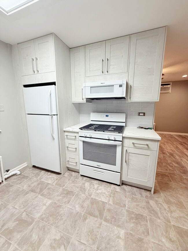 Photo - 1123 W Webster Ave