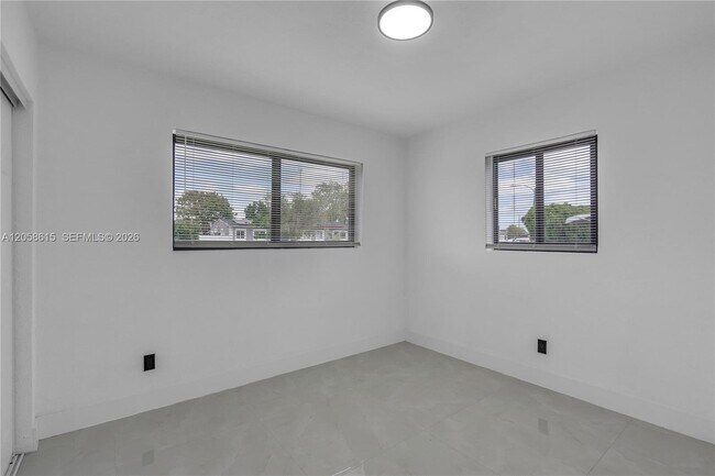 Photo - 1000 NW 198th St
