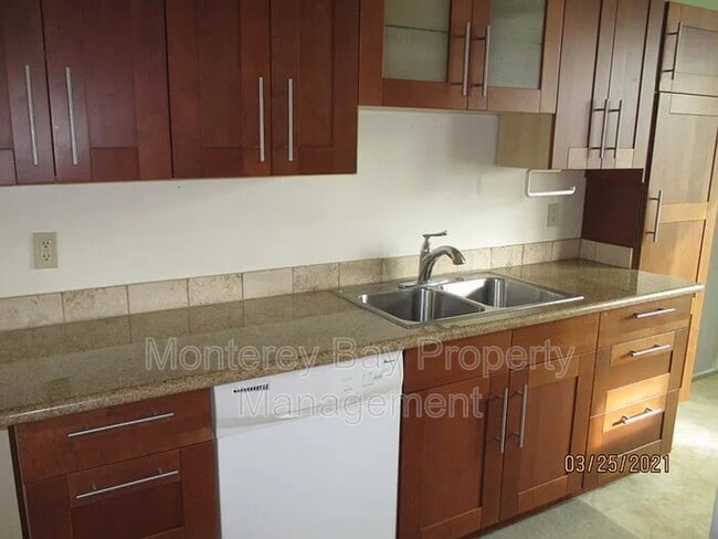 Photo - 696 Hawthorne St