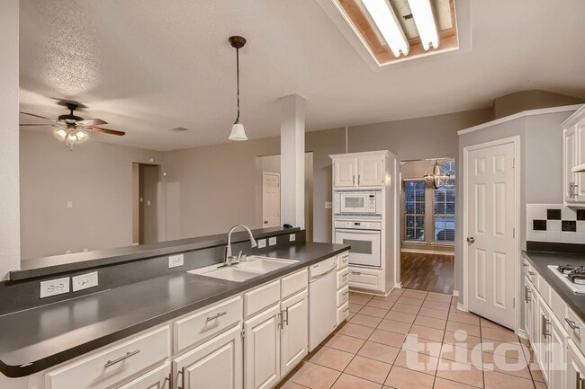 Photo - 2021 Cantura Dr