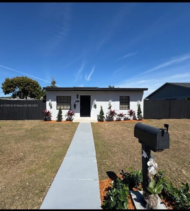 Building Photo - 10245 SW 170th Terrace Rental
