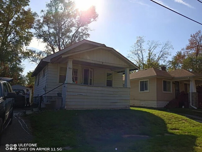 Building Photo - 2-Bedroom Gem on Barrie Avenue – Perfectly... Rental