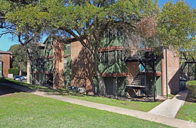 Remington House Apartments For Rent in Austin, TX